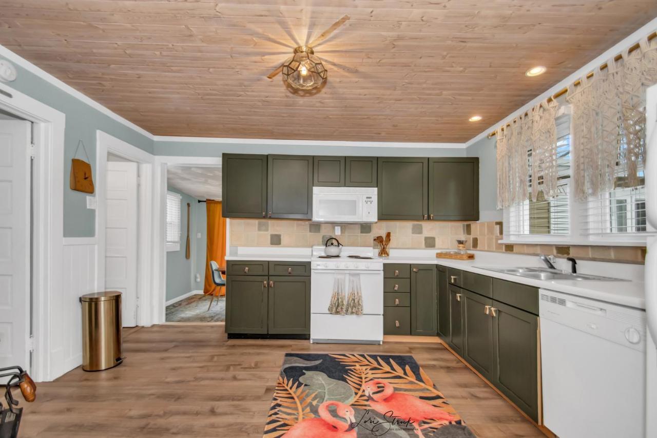 Beachglass Cottage - Family Friendly Kids And Pets Grand Beach Екстер'єр фото
